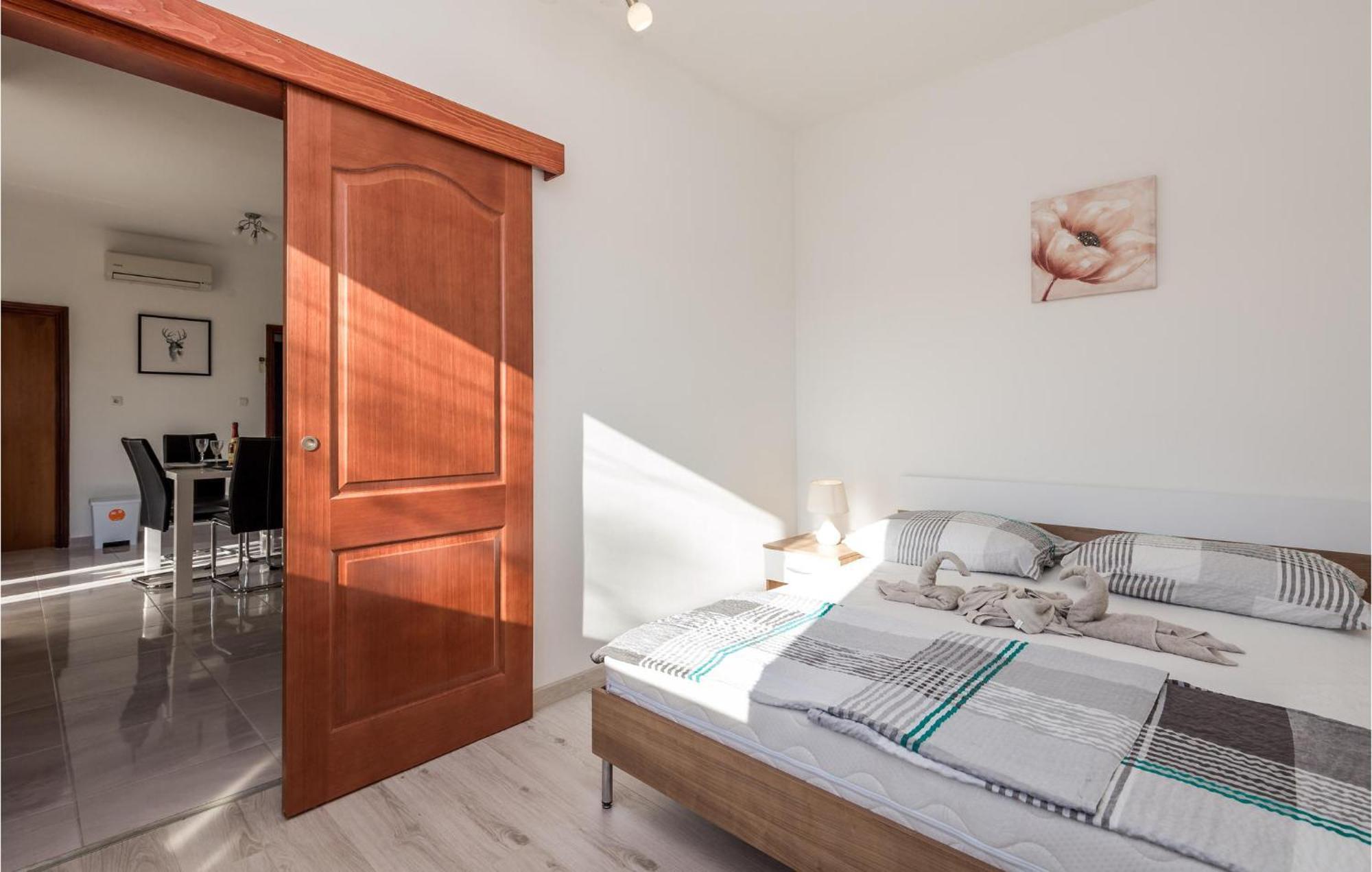 Pet Friendly Apartment In Kampor With Kitchen Exteriör bild