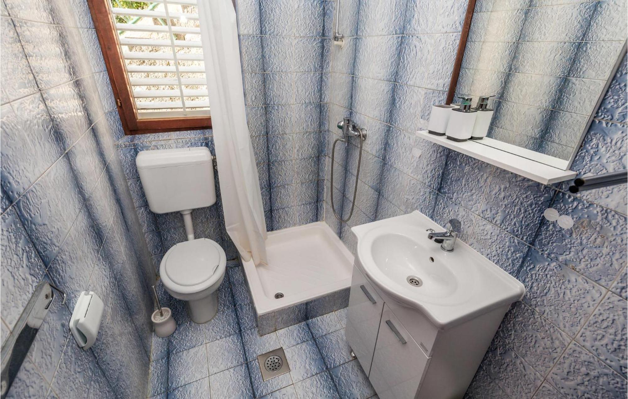 Pet Friendly Apartment In Kampor With Kitchen Exteriör bild