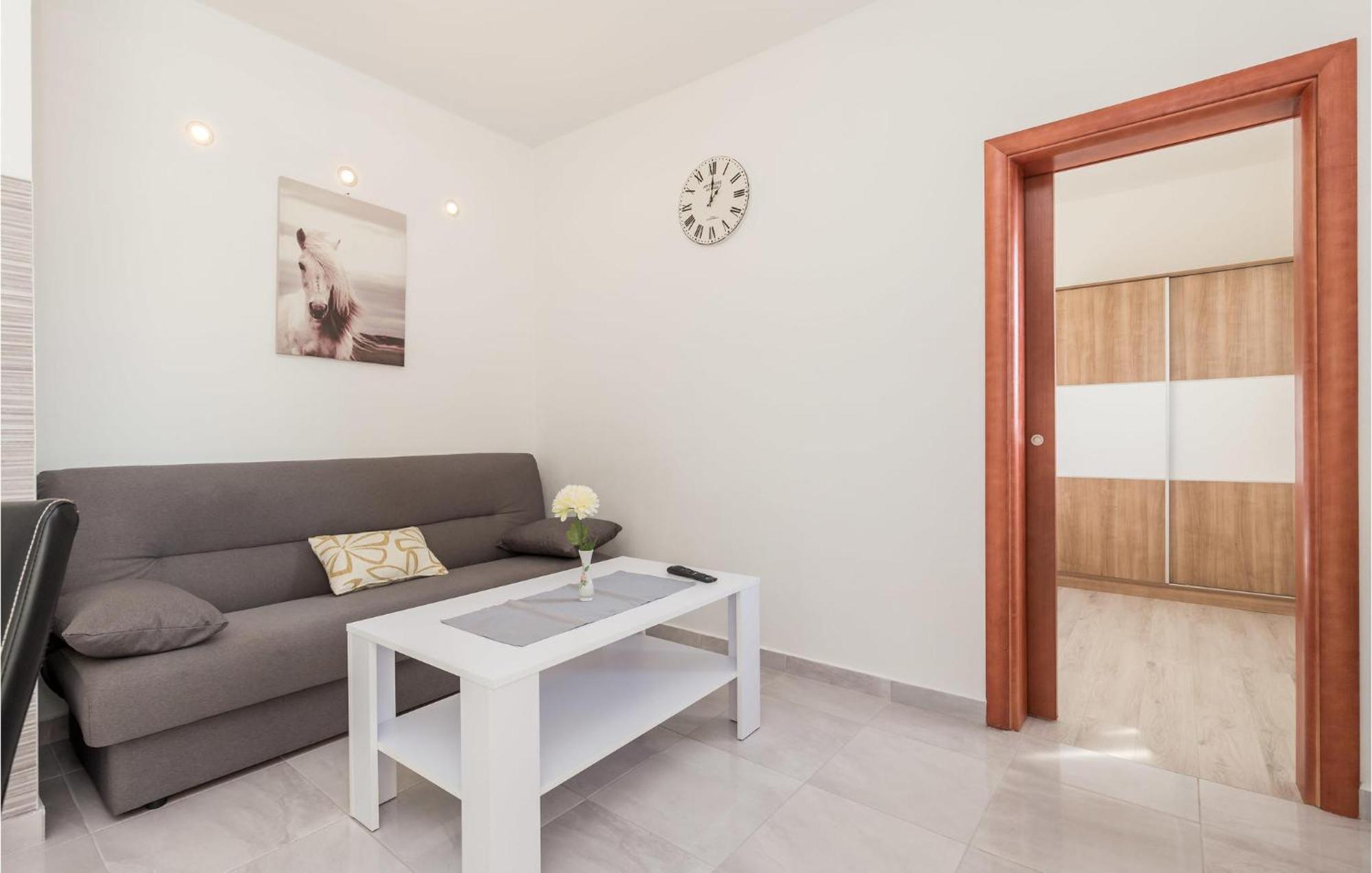 Pet Friendly Apartment In Kampor With Kitchen Exteriör bild