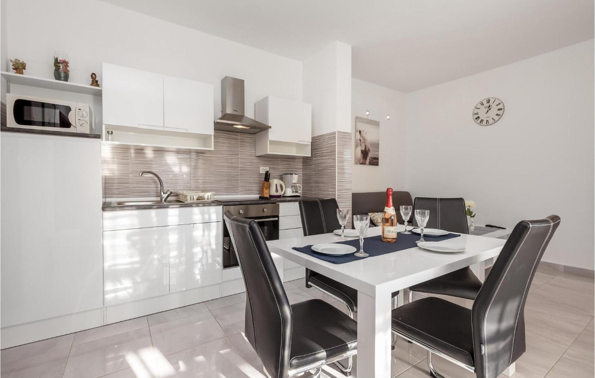 Pet Friendly Apartment In Kampor With Kitchen Exteriör bild